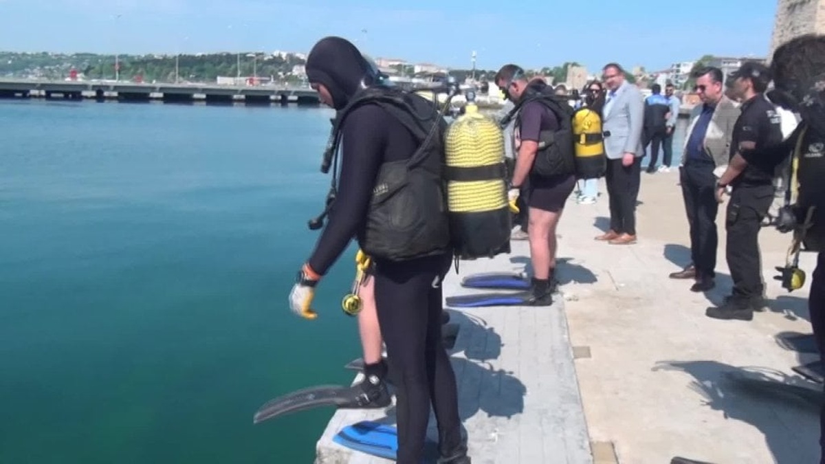 Sinop'ta deniz dibi temizliğinde araç lastiği, plastik şişe ve takma diş çıktı