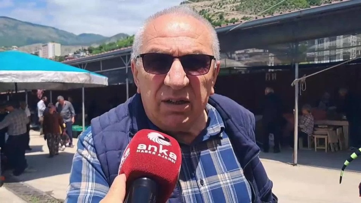 Ardanuç’ta emekliler yüksek kurban fiyatlarına tepki gösterdi: "Eskiden kesebiliyorduk ama şimdi kesemiyoruz"