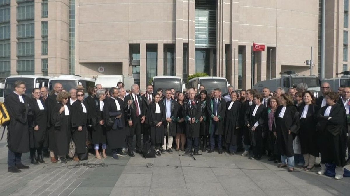 İstanbul Barosu Yönetim Kurulu Üyesi Fırat Epözdemir tahliye edildi