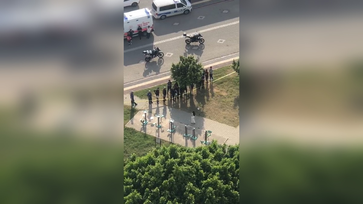 Adana'da İnci K., eski sevgilisinin okulunun önünde intihar girişiminde bulundu