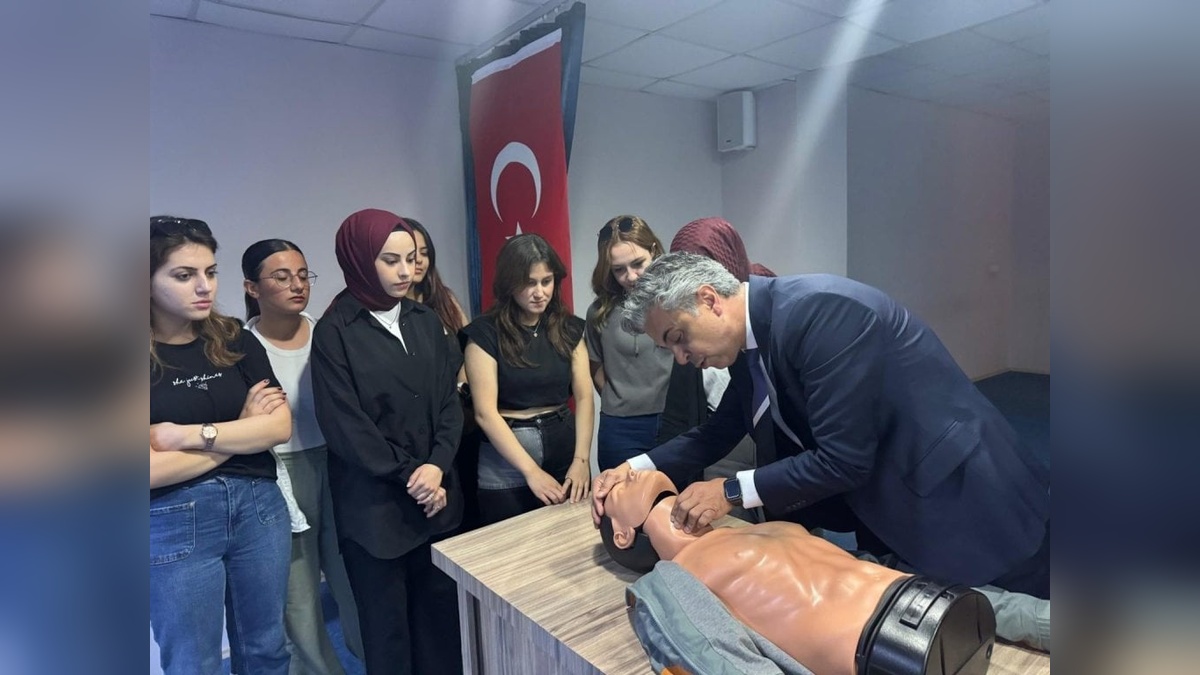 Amasya Üniversitesi’nde öğretmen adaylarına ilk yardım eğitimi verildi