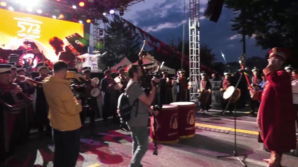 İstanbul, fethin 572. yıldönümünü kutladı