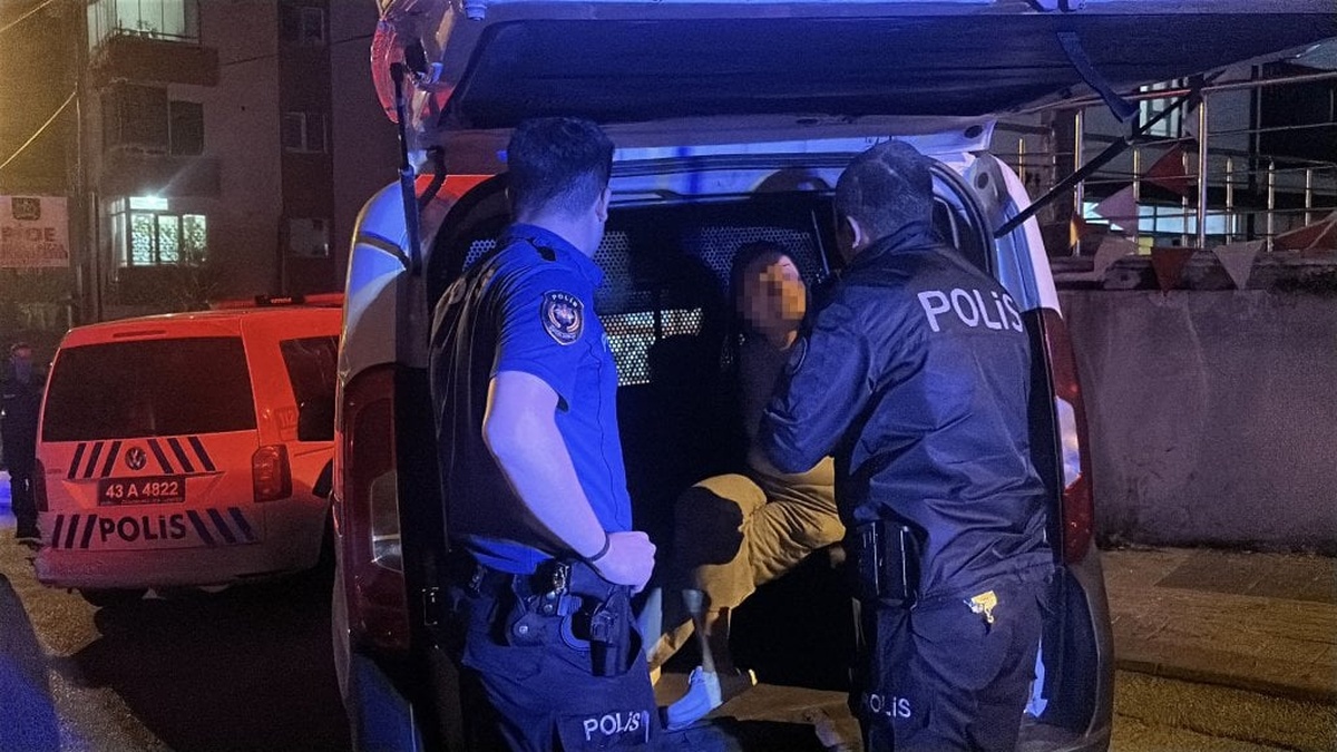 Kütahya'da bıçaklı kadın annesini rehin aldı: 2 kişi de kurtarıldı