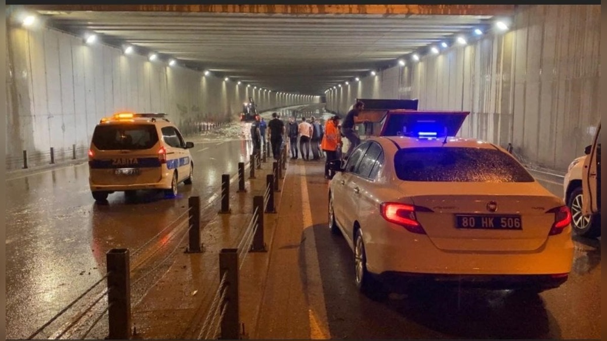 Osmaniye'de sağanak yağış hayatı felç etti