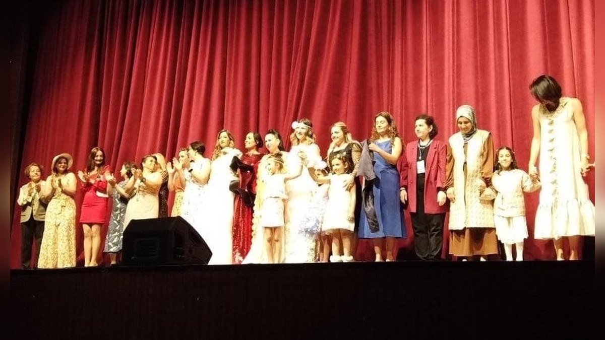 Denizli'de aile defilesi ve türk halk müziği konseriyle unutulmaz bir gece