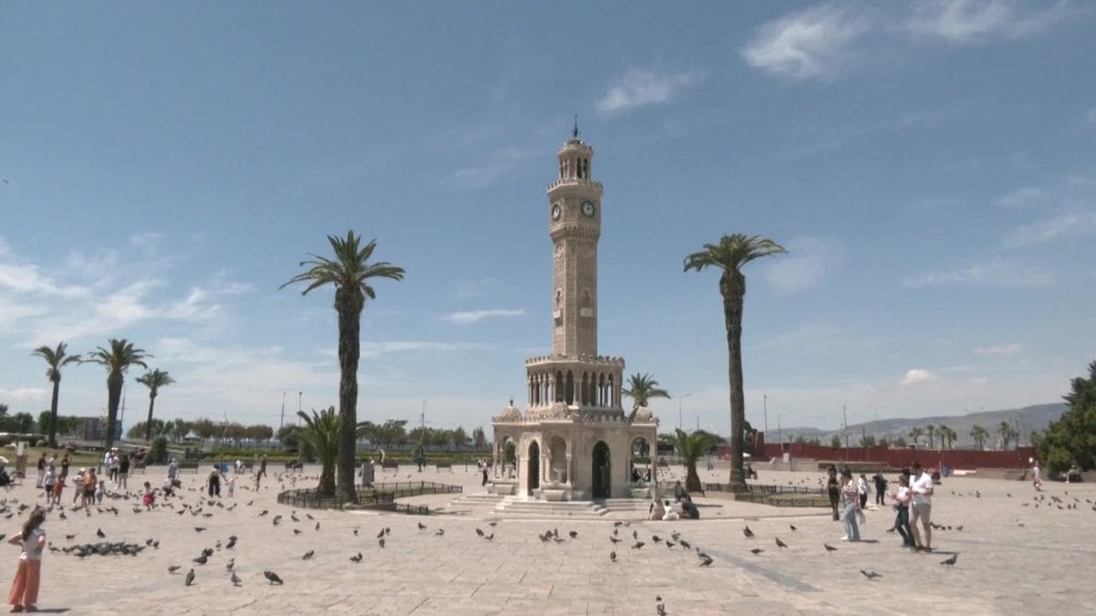 İzmir'de yurttaşlardan asgari ücrete ara zam çağrısı: 'en az 40 bin lira olmalı'