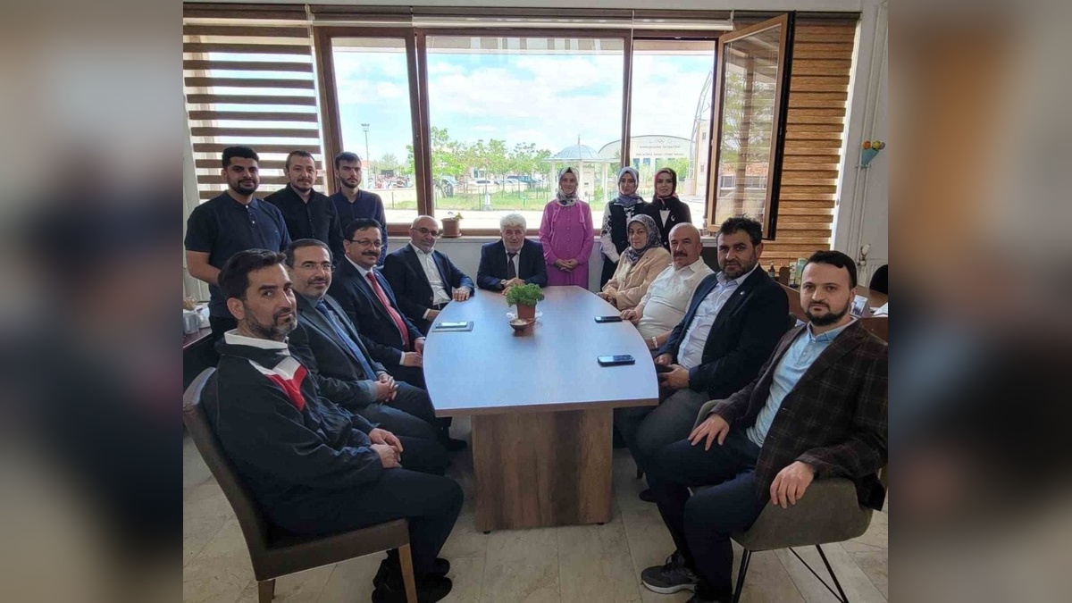 Diyanet İşleri uzmanları Afyonkarahisar Diyanet Gençlik Merkezi'ni ziyaret etti