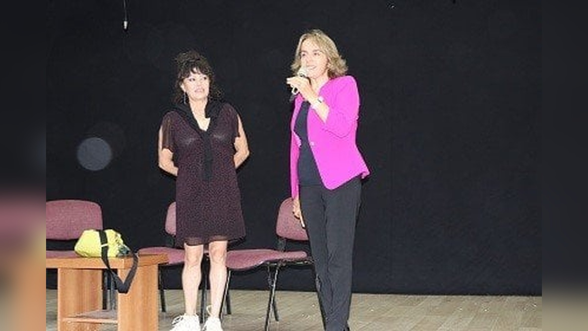 Oyuncu Mehtap Bayri, Köyceğiz'de öğrencilerle söyleşi gerçekleştirdi