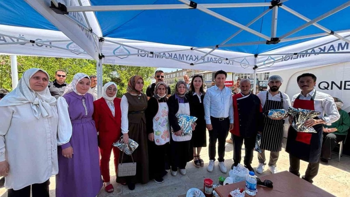 Özalp'te aşçılık kursiyerleri yarıştı