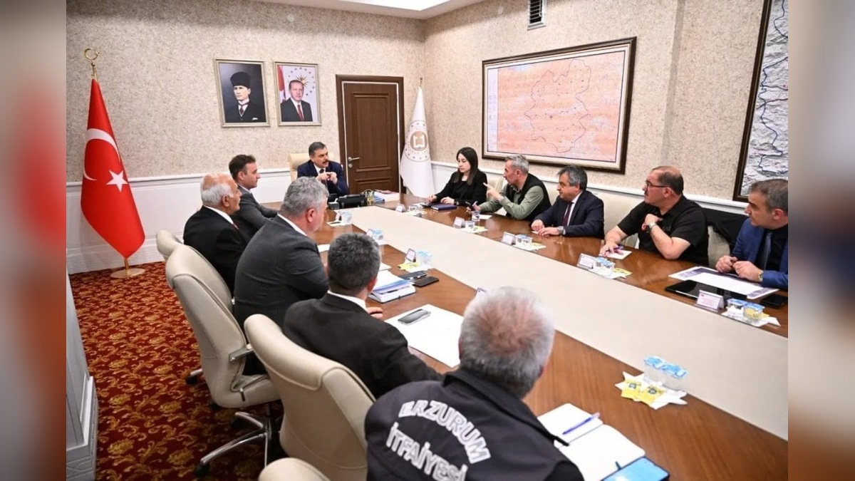 Erzurum Uzundere'de toprak kayması sonrası 38 konut tahliye edildi