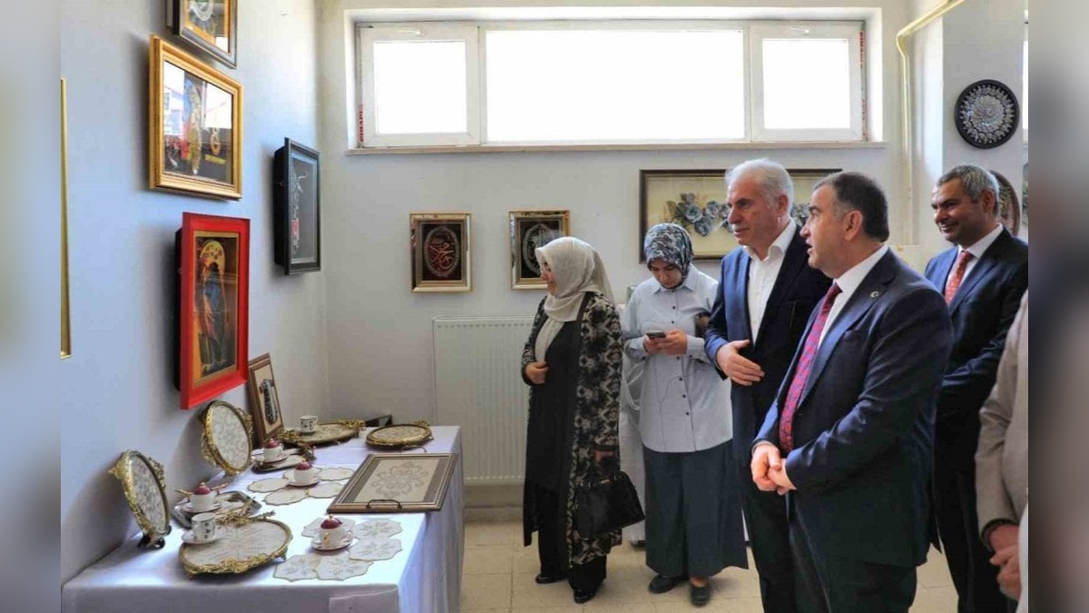 Bayburt'ta Hayat Boyu Öğrenme Haftası el sanatları sergisiyle sona erdi