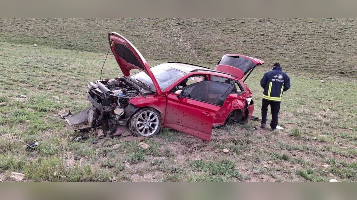 Van'da otomobil uçuruma yuvarlandı: Sürücü yaralandı
