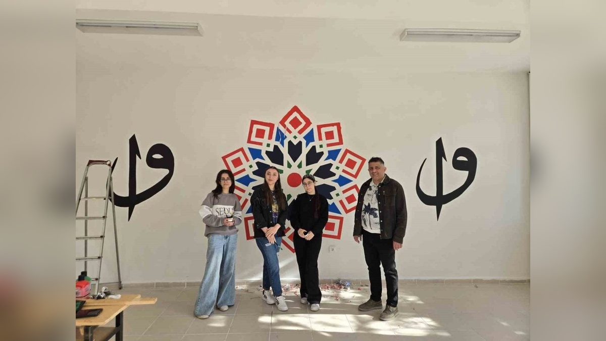Kütahya Dumlupınar Üniversitesi öğrencileri, Gediz Anadolu İmam Hatip Lisesi kütüphanesine sanatsal dokunuş yaptı