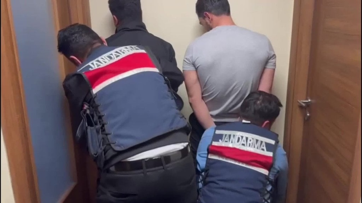 İstanbul'da jandarmadan sahte para operasyonu: 4,5 milyar lira değerinde sahte döviz ele geçirildi