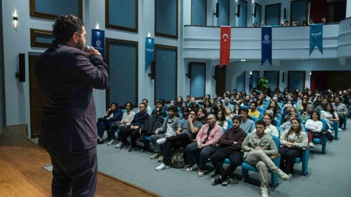 Kocaeli Büyükşehir Belediyesi'nden gençlere kılavuz kariyer programı