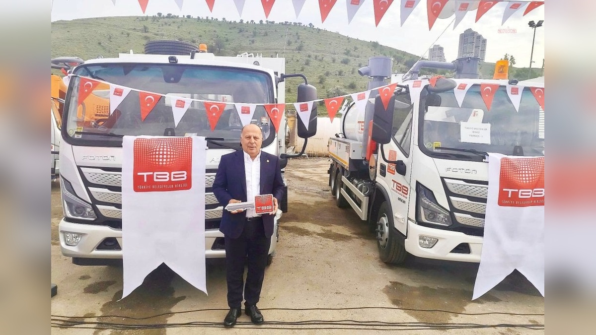 Yüreğir Belediyesi'ne iki çöp kamyonu hibe edildi