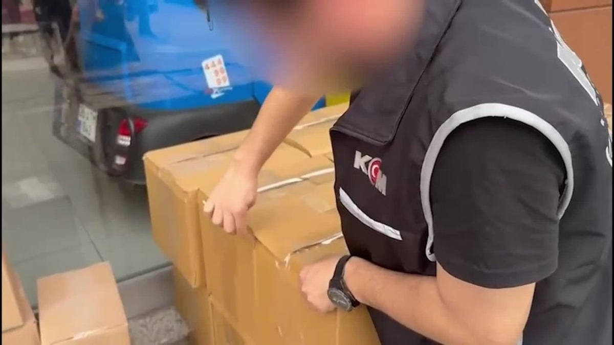 İzmir'de sahte alkol operasyonu: 3 kişi tutuklandı