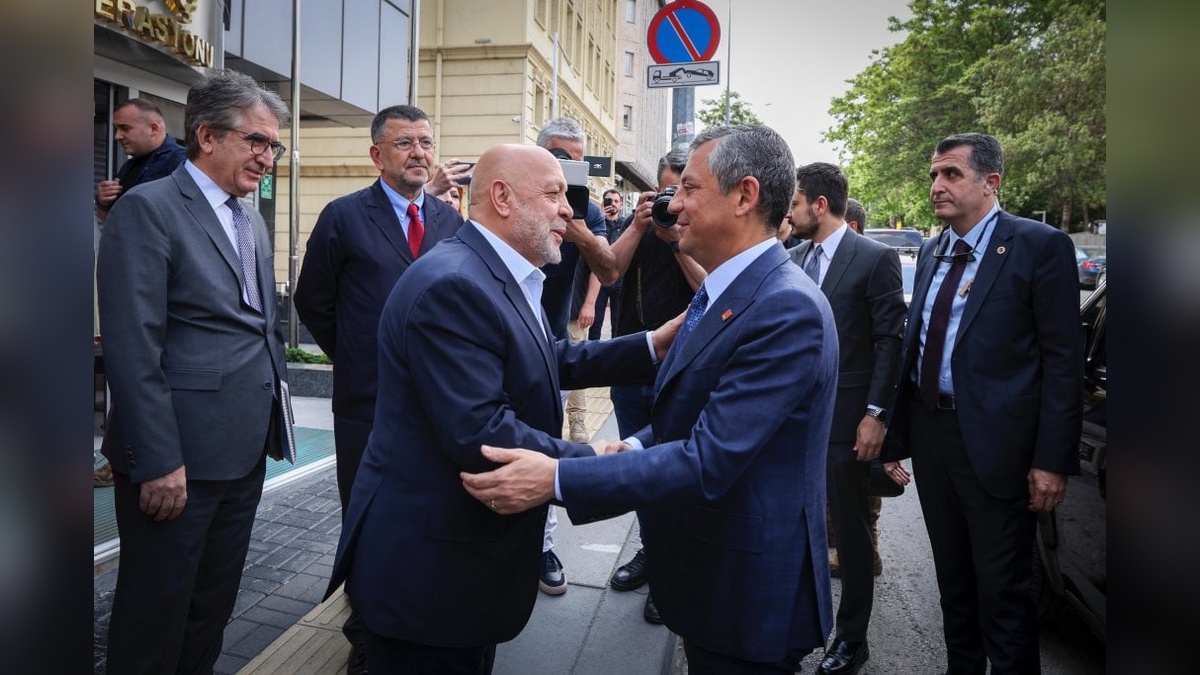 CHP Genel Başkanı Özel'den asgari ücret tepkisi: "4 ayda 3 bin 500 lira eridi"