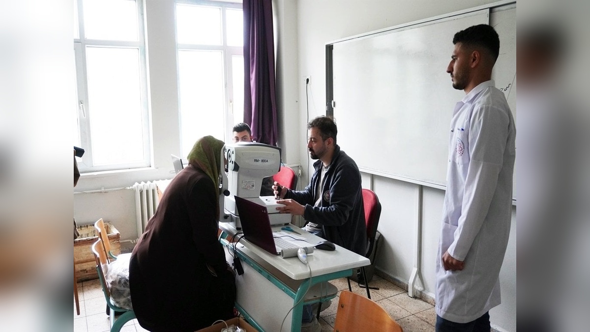 Bursa Uludağ Üniversitesi öğrencileri, İznik Göllüce'de 350 hastayı muayene etti