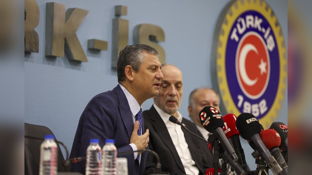 CHP lideri Özel, TÜRK-İŞ'i ziyaret etti: Asgari ücret 18 bin 500 liraya geriledi