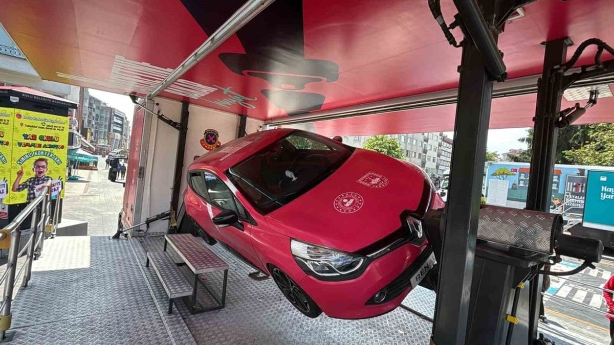 Bolu'da jandarmadan kaza simülasyonu: Emniyet kemeri farkındalığı