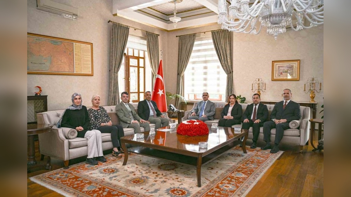 Manisa Valisi Özkan: Çevremizi bir emanet olarak görüp korumalıyız