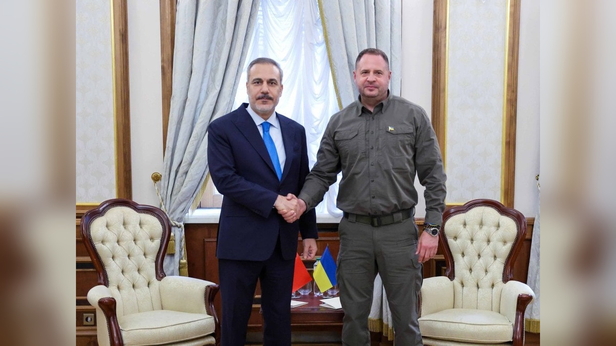 Dışişleri Bakanı Fidan, Ukrayna'da Yermak ile görüştü