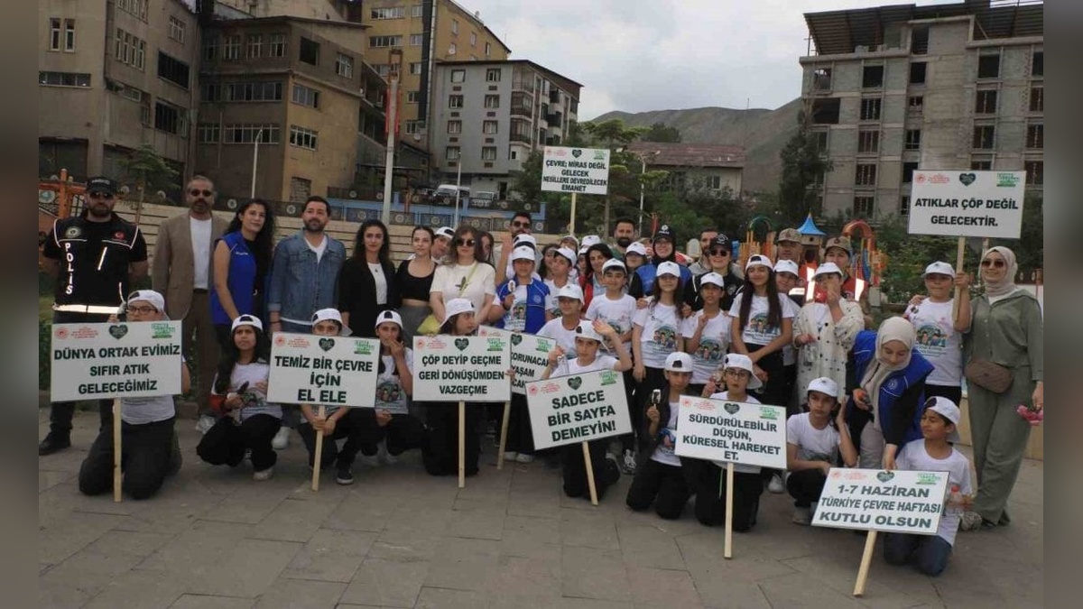 Hakkari'de Dünya Çevre Günü etkinliği: Kent Park temizlendi