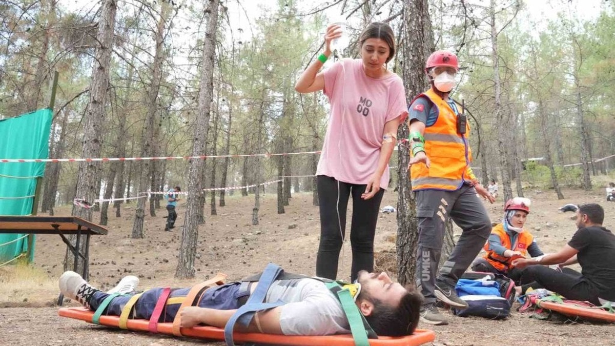 Gaziantep UMKE, gerçeğini aratmayan tatbikat gerçekleştirdi