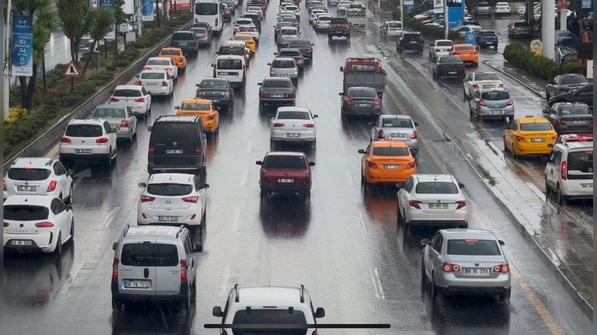 Ankara'da sağanak yağış hayatı olumsuz etkiledi