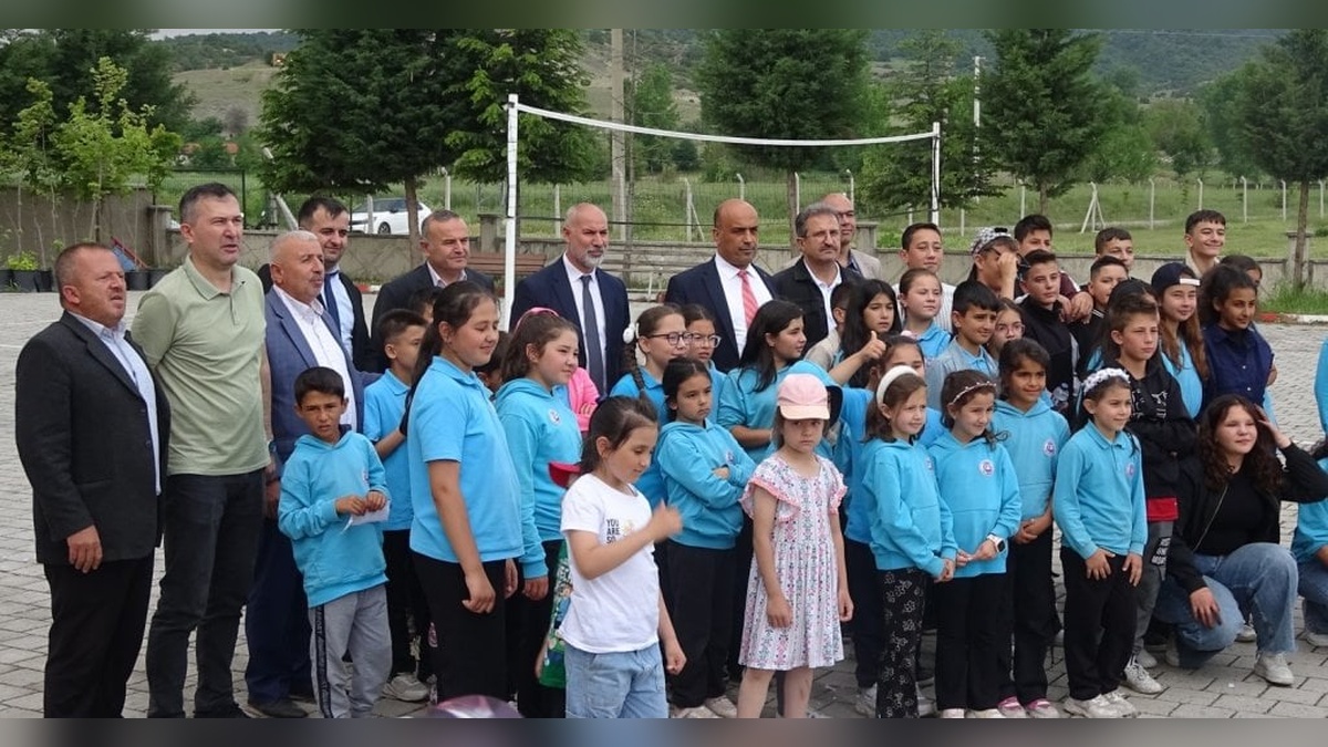 Çardaklı İlk ve Ortaokulu'nda imece usulüyle birlik beraberlik etkinliği