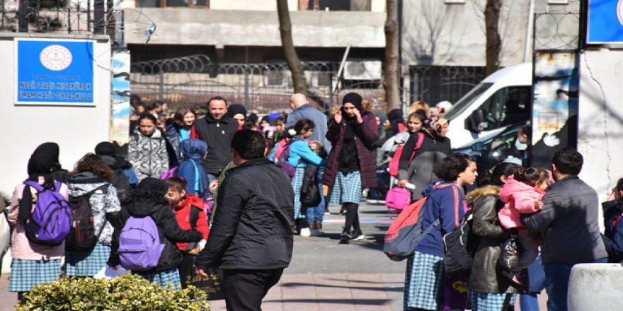 Okuldaki dezenfeksiyondan 11 öğrenci hastaneye kaldırıldı