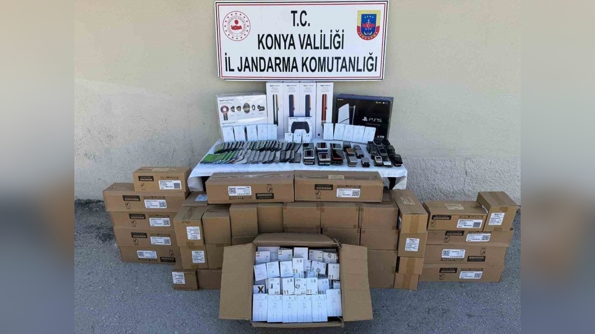 Konya'da kaçak cep telefonu ve alkol operasyonu: 3 şüpheli serbest
