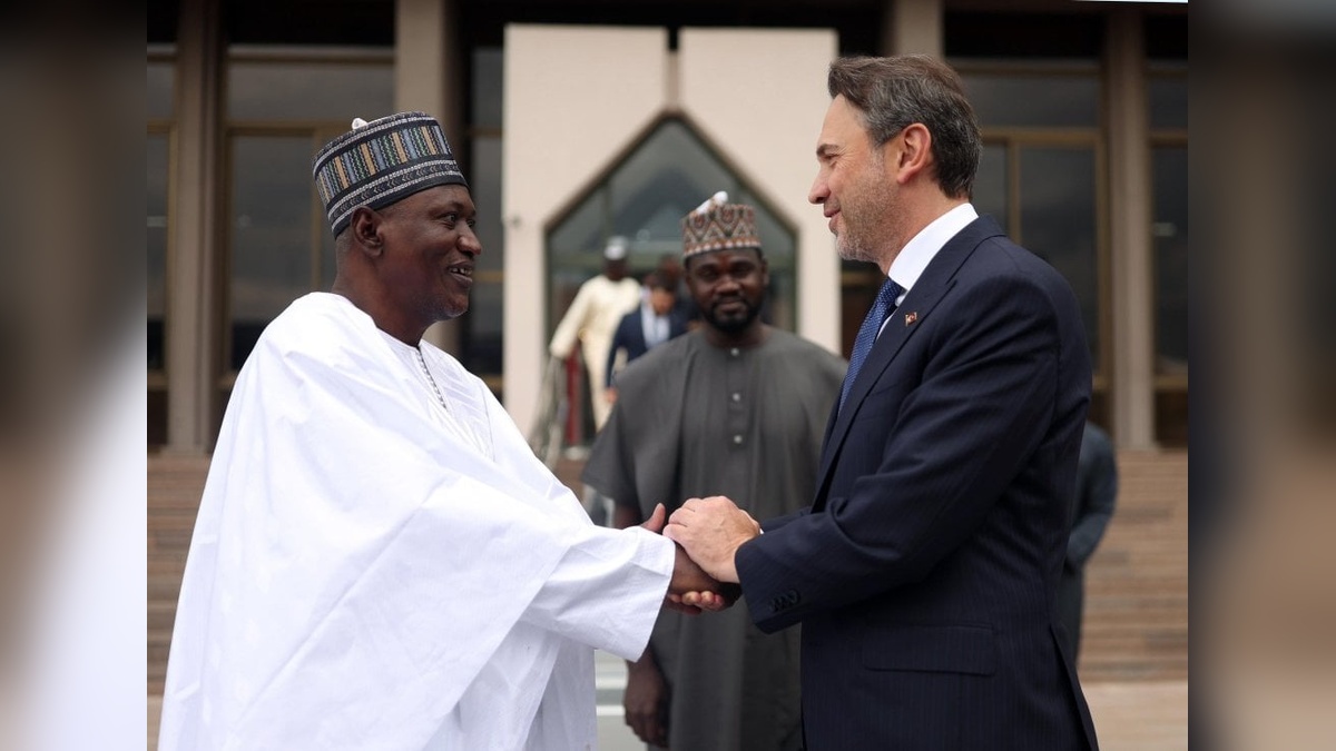 Bakan Bayraktar, Nijer Petrol Bakanı Oumarou ile görüştü