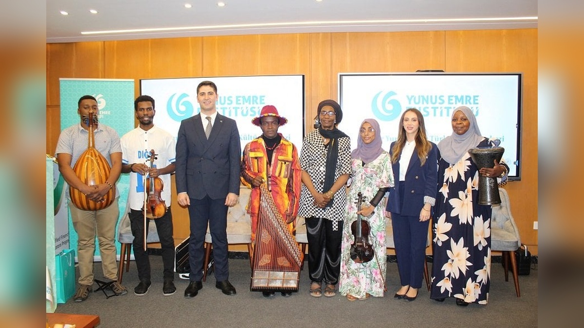 Zanzibar Yunus Emre Türk Kültür Merkezi'nde sertifika töreni ve müzik ziyafeti