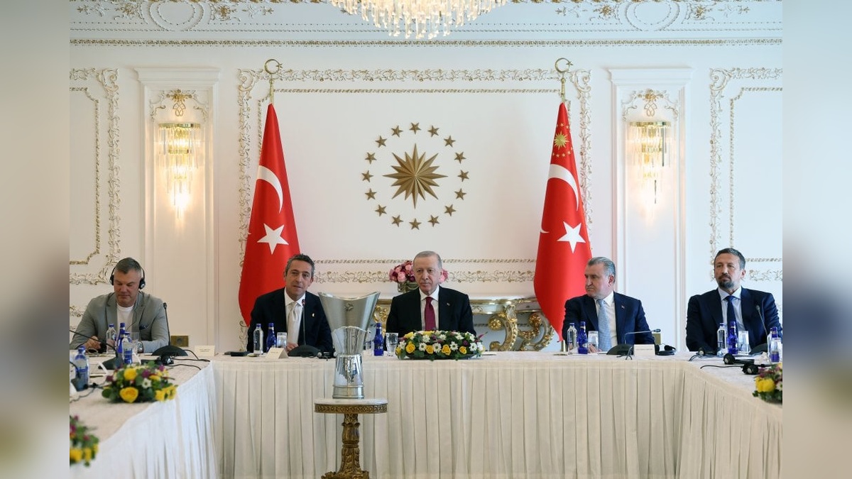 Cumhurbaşkanı Erdoğan, EuroLeague şampiyonu Fenerbahçe Beko'yu kabul etti