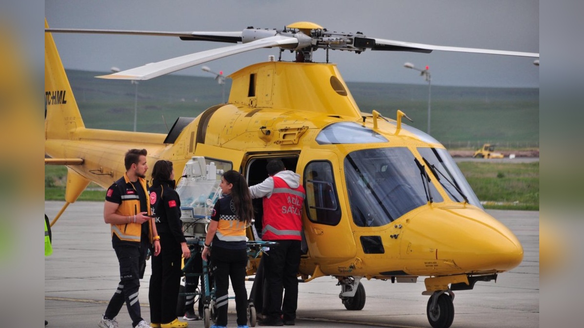 Kars'ta 1 günlük Çınar bebek, Erzurum Şehir Hastanesi'ne sevk edildi