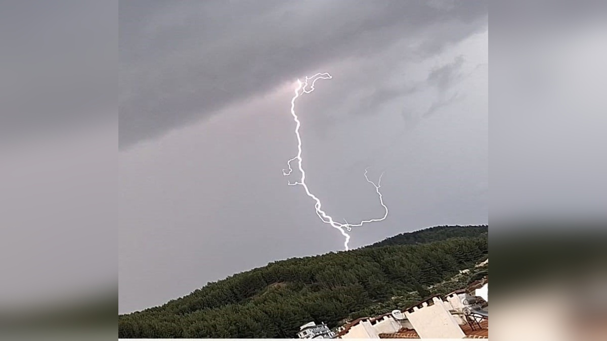 Muğla'da şimşek düştü
