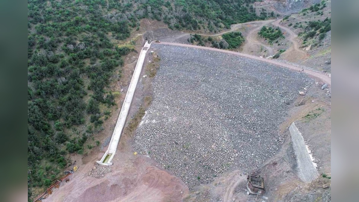 Amasya Ziyaret'te Saraycık Göleti'nin gövde dolgusu tamamlandı