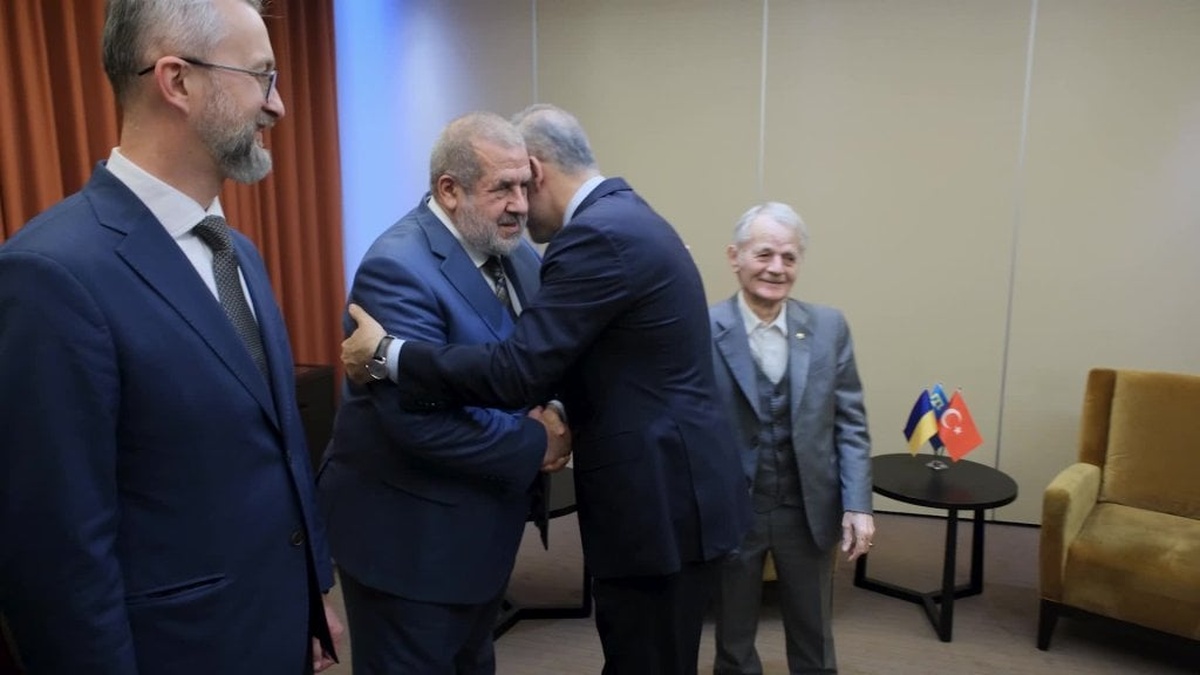 Dışişleri Bakanı Fidan, Kırım Tatarlarının milli lideri Kırımoğlu ile Kiev'de görüştü