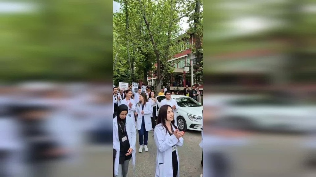 Ankara Üniversitesi Tıp Fakültesi Hastanesi'nde doktor darp edildi: Hekimler protesto etti
