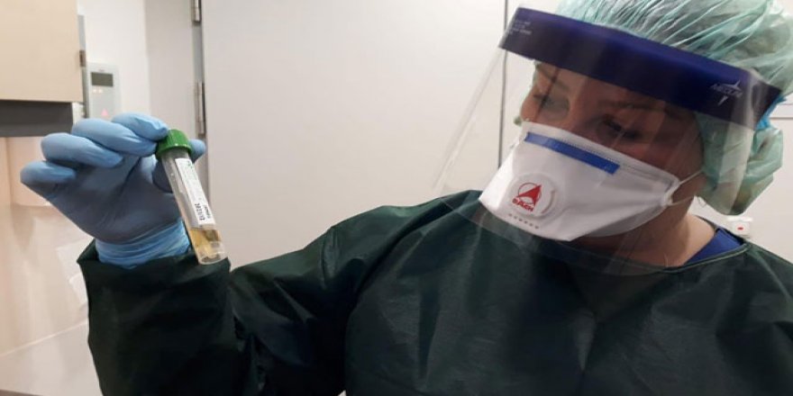 Almanya'da koronavirüs hastalarına bakan Türk hemşireden 60 yaş uyarısı