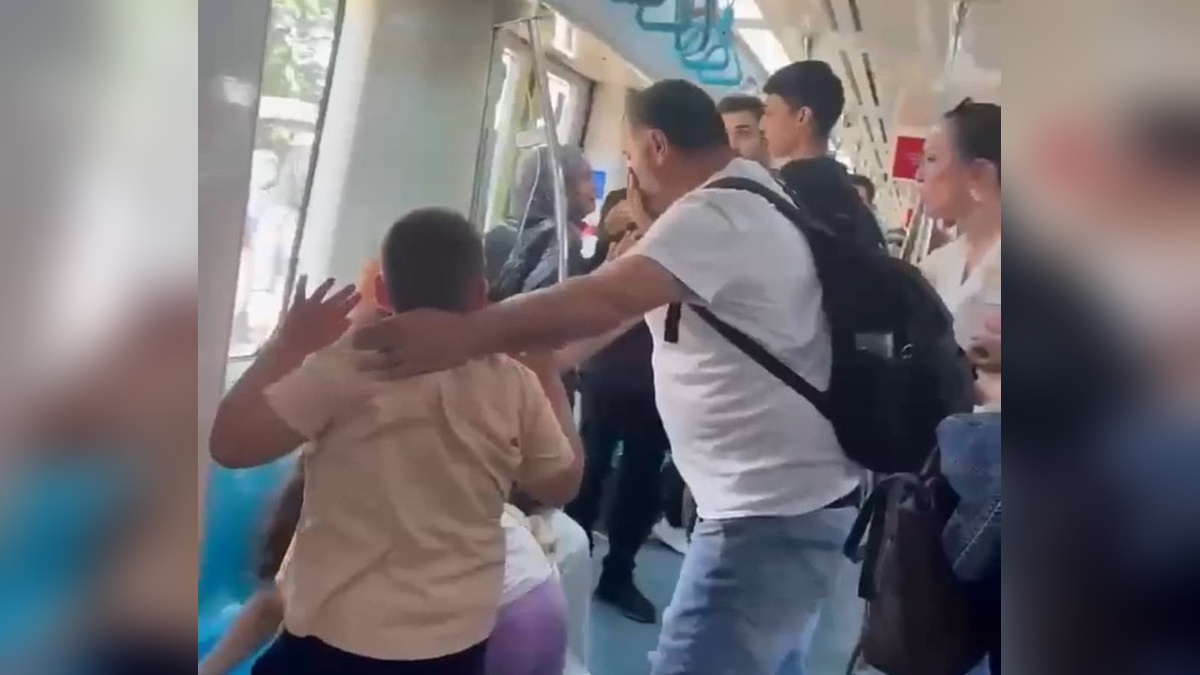 Maltepe'de Marmaray'da yer verme kavgası: Baba, çocuklarının yanında darp edildi