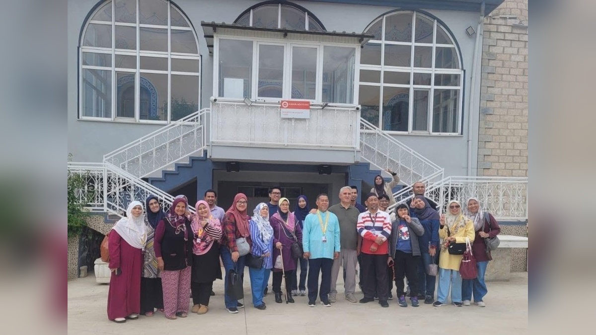 Malezyalı turist kafilesi, Türkiye turunda Bereketli Camii'ni ziyaret etti
