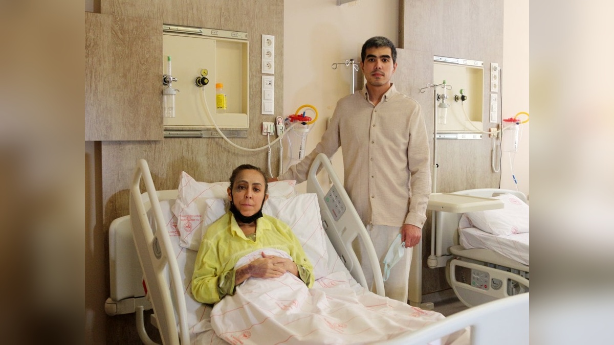 Antalya'da ilk: Türkmenistanlı kadına kuzeninden karaciğer nakli