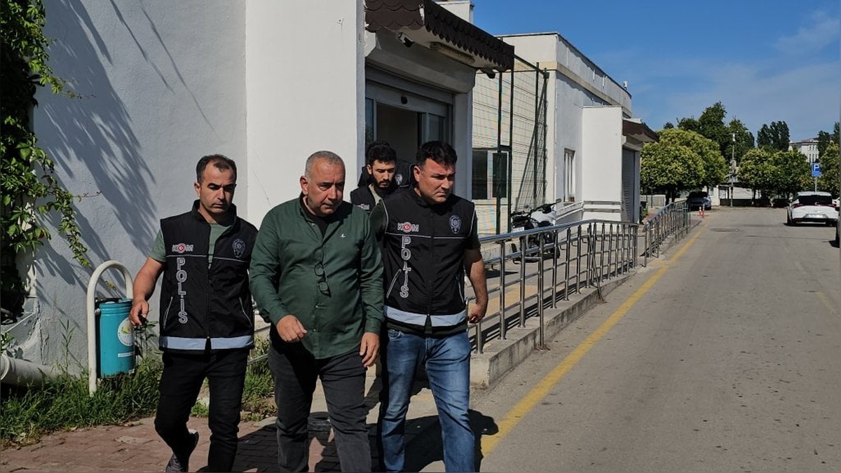 Seyhan ve Ceyhan Belediye Başkanlarının yakınları gözaltında