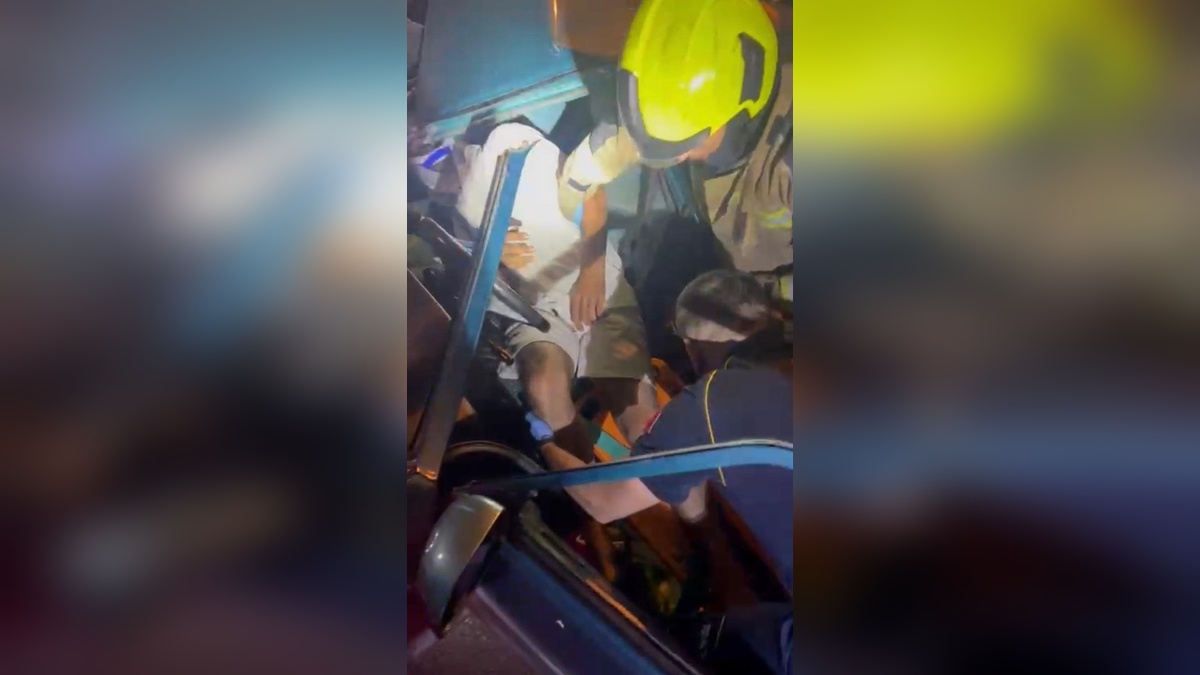 Bursa'da TIR'a arkadan çarpan otomobil sürücüsü ağır yaralandı