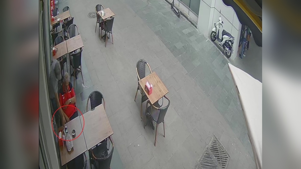 Antalya'da uyuyan müşterinin telefonu çalındı