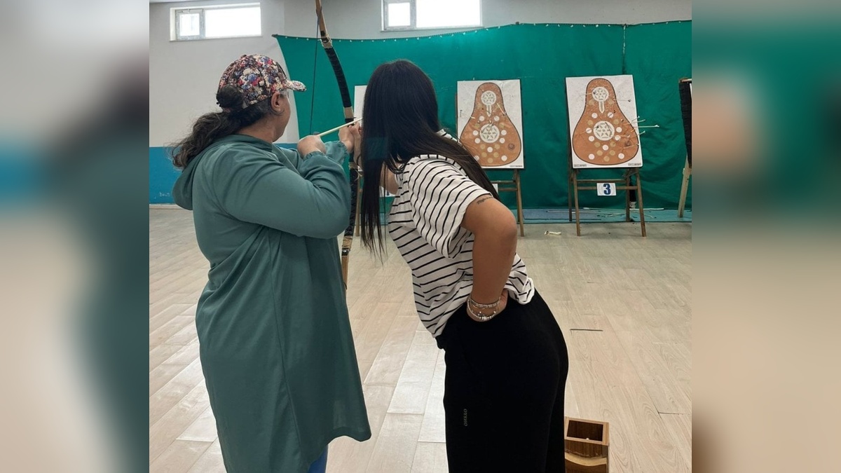Bayburt TRSM'de geleneksel Türk okçuluğu yarışması ve doğum günü kutlaması