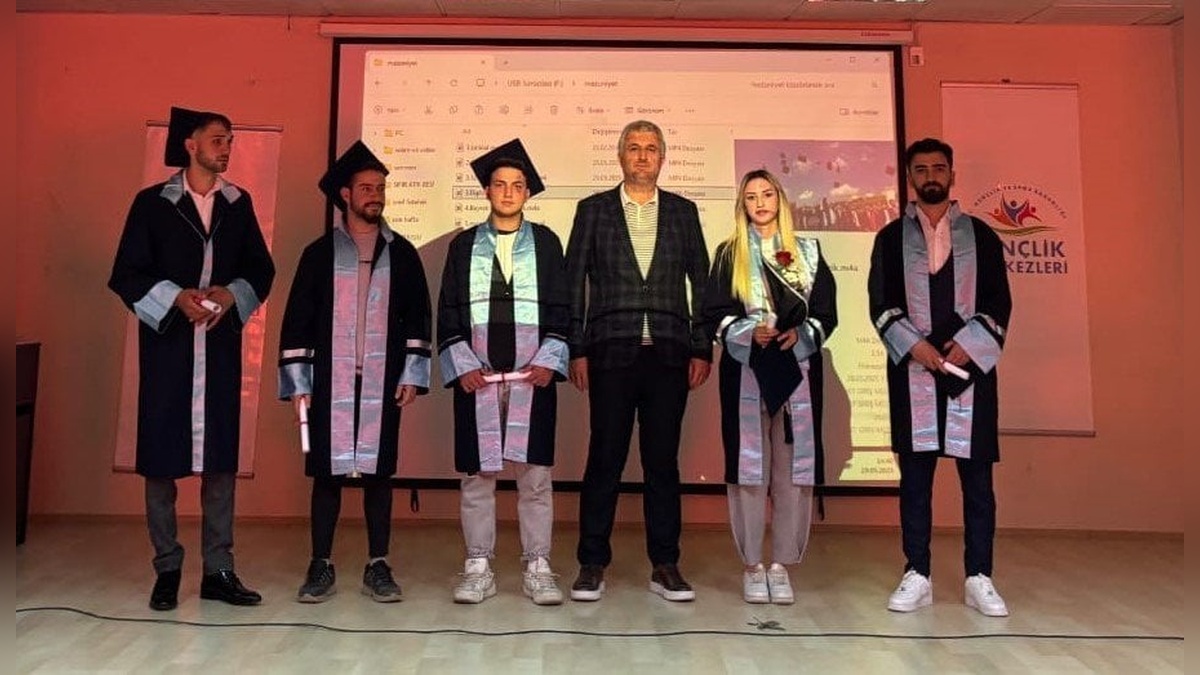 Bayburt Mesleki Eğitim Merkezi'nde mezuniyet coşkusu